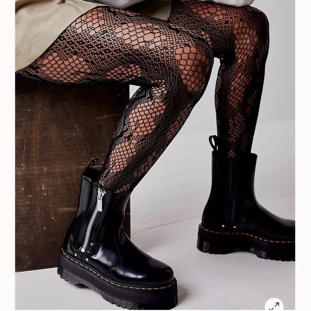 Dr. Marten 2976 Max Boot in Black Leather